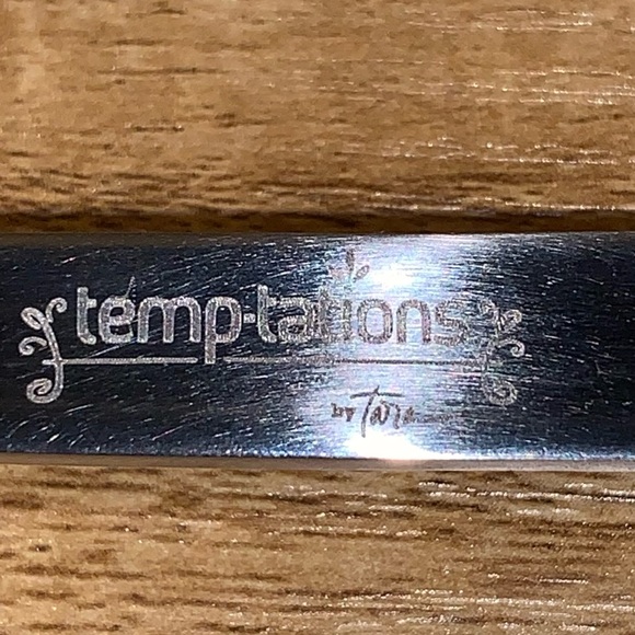 Temptations Floral Lace Spatula NWOT - Picture 2 of 5